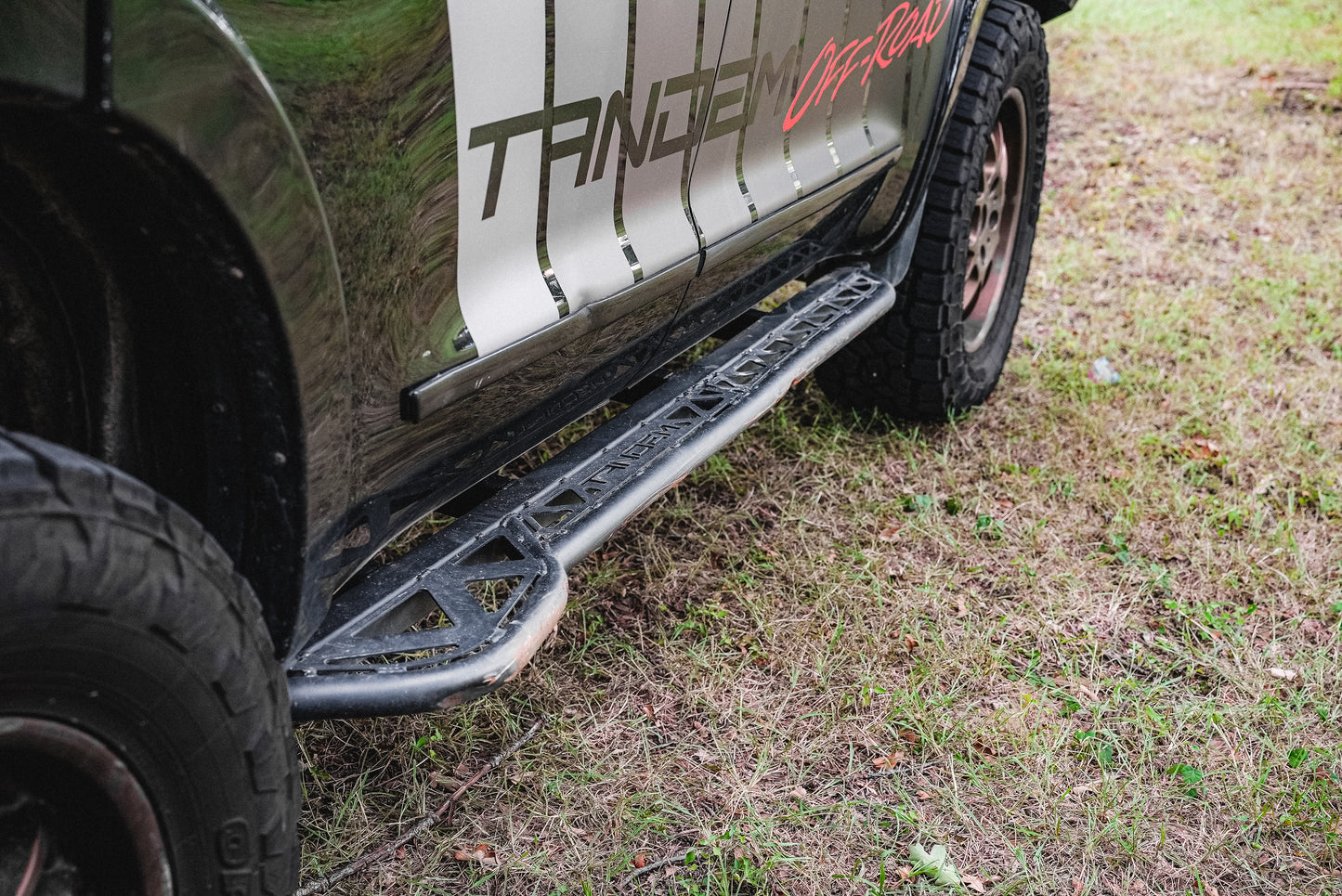 Tandem Off-Road Weld-on Sliders with Full Top Plate